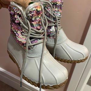 Selling my daughters snow boots from last year. She wore them 2x great condition